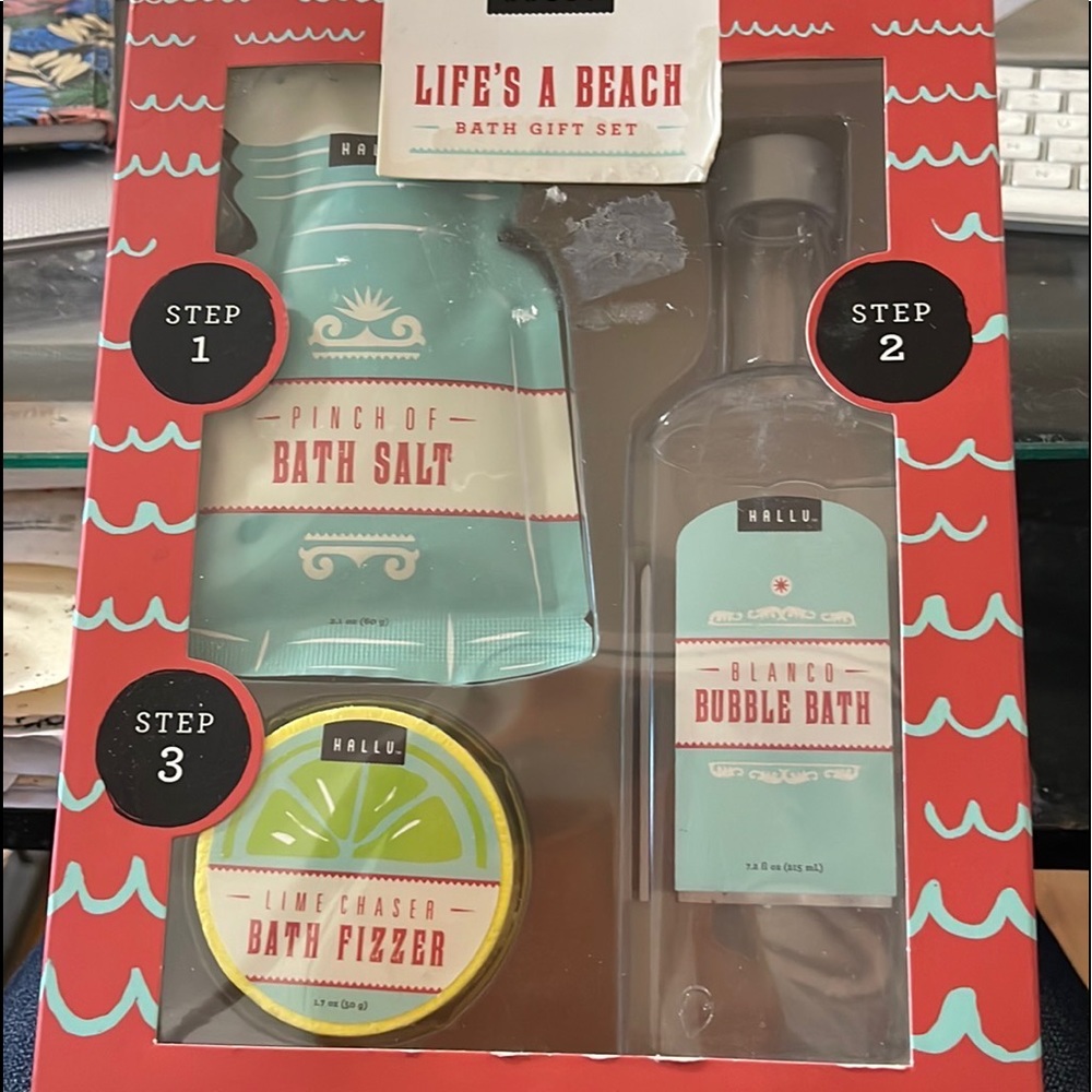 Life’s a Beach Bath Gift Set NIB